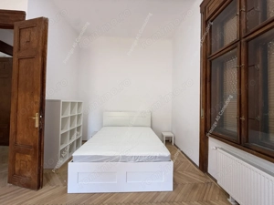 Apartament Patrimonial 150 mp | Balcon cu vedere directa spre Piata Victoriei - imagine 8