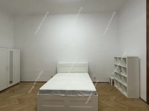 Apartament Patrimonial 150 mp | Balcon cu vedere directa spre Piata Victoriei - imagine 10