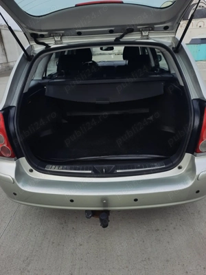 Toyota Avensis masina de familie - imagine 4
