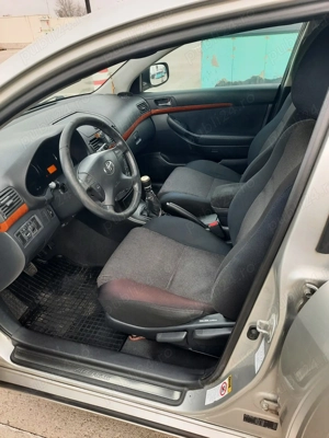 Toyota Avensis masina de familie - imagine 3