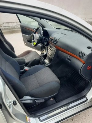 Toyota Avensis masina de familie - imagine 8