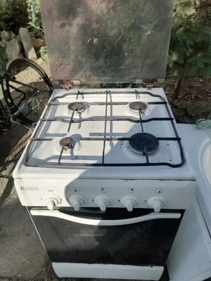 Vind aragaz cu patru ochiuri și cuptor pe gaz 