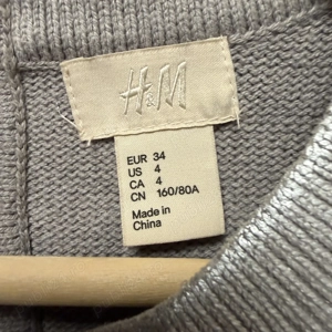 Bluză H&M cu mânecă scurtă, argintiu metalizat, mărimea 34 - imagine 2