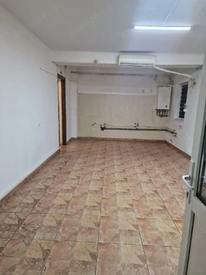 P.F. VAND spatiu comercial in Floresti zona str. cetatii 50mp