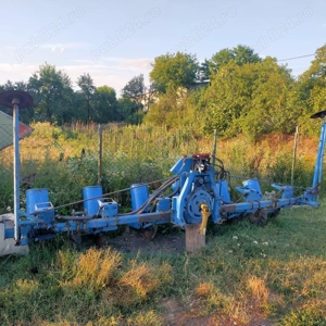 Vând semănătoare porumb 