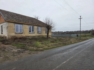 Teren 5800 mp + casă ridicată Șipet jud Timiș