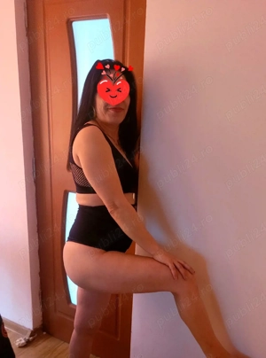 bruneta matura sexy si jucausa
