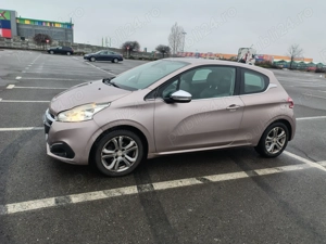 Vând Peugeot 208 