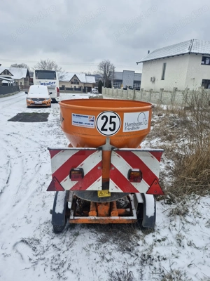 Vând sararita remorca de împrăștiat antiderapant 