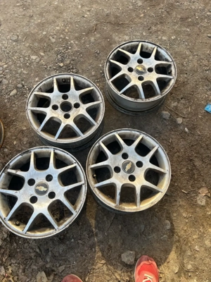 Vând jante de Chevrolet pe 15