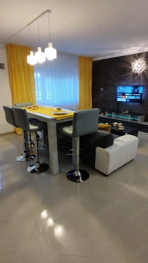 Inchiriez apartament 3 camere si garaj 