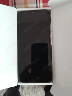 Vând un telefon nou și rezistent 