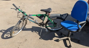 Vand bicicleta Bianchi si scaun birou la pret de lichidare de stoc!