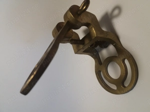 Ocluzor simplu din bronz