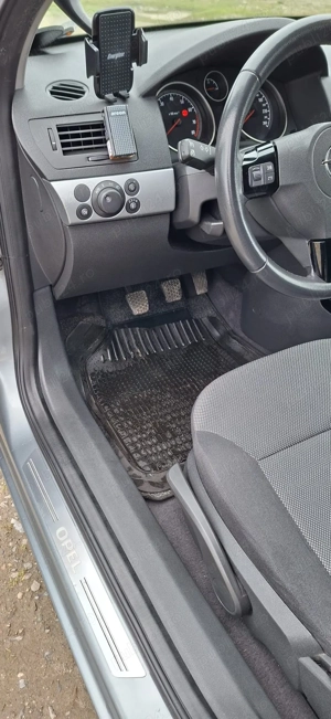 Proprietar vând Opel Astra H, 2010, 1,6 benzina, sedan - imagine 9