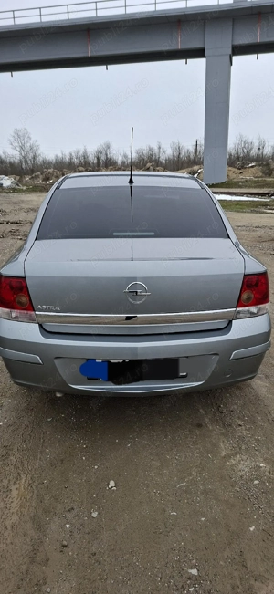 Proprietar vând Opel Astra H, 2010, 1,6 benzina, sedan - imagine 4