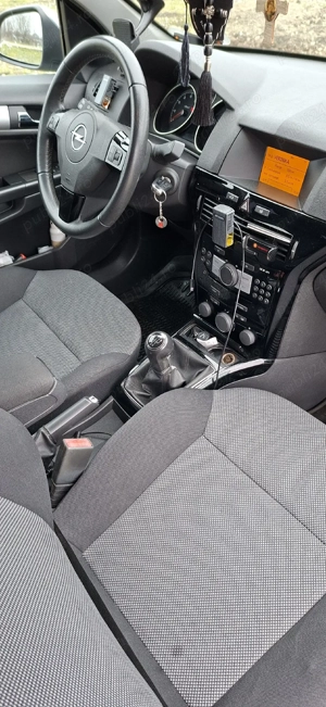 Proprietar vând Opel Astra H, 2010, 1,6 benzina, sedan - imagine 9