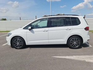 Vând Volkswagen Touran 2017