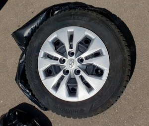 Roti complete Hyundai I30, 2024, jante otel cu capace originale, cauciucuri iarna Hankook - imagine 2