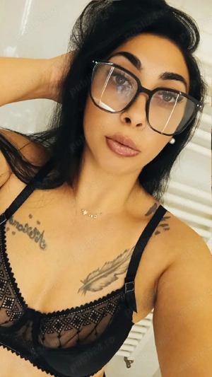 buna ma numesc roxana 