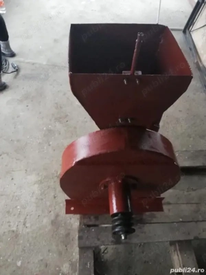 Vand moara de cereale