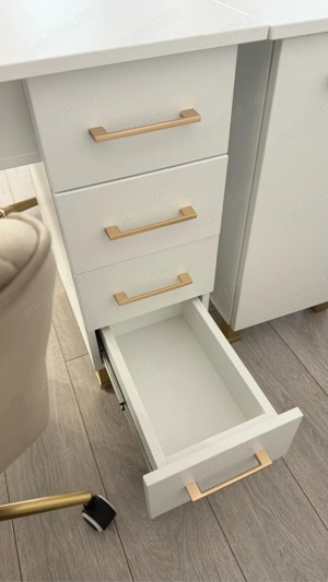 Inchiriez masa manichiura in salon  - imagine 2