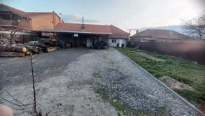 Casa spațioasă recent renovata pe interior cu teren generos