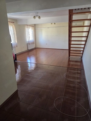 Vand apartament 3 camere cu mansardă, în zona Banat, Pitești 
