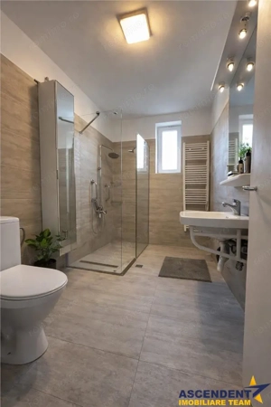 Nivel in  vila, 4 camere, cu garaj, curte proprie, Central, Brasov - imagine 4
