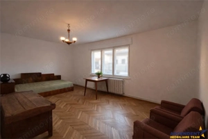 Nivel in  vila, 4 camere, cu garaj, curte proprie, Central, Brasov - imagine 2