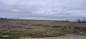 Vînd teren intravilan 