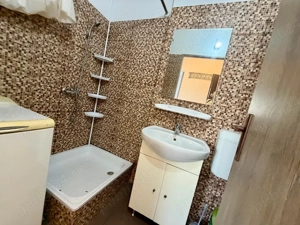 Apartament o camera in regim hotelier - imagine 5