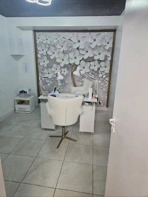 angajam manichiurista