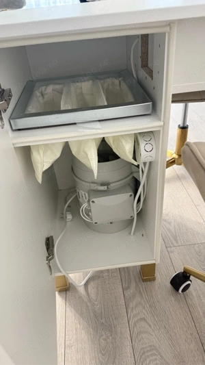 Inchiriez masa manichiura in salon  - imagine 5