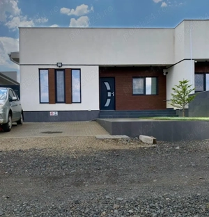 PROPRIETAR | Vand 1 2 duplex | 3 camere | 2 bai | Mobilat si utilat.Teren generos 414mp.Mosnita Noua