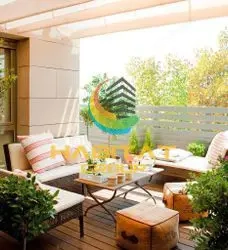 Apartament cu Gradina proprie metrou aproape