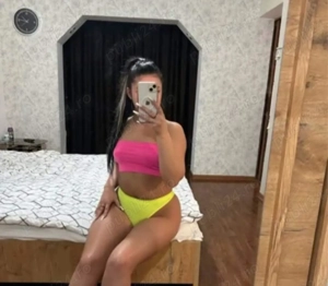 Brunetă cu sâni apetisanți masaj deplasări poze 100% reale