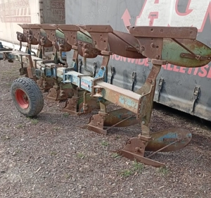 Vand plug reversibil 6 brazde marca Ransomes