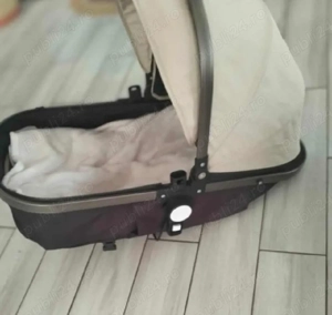 vand carucior  coccole cu mici urme de uzură 