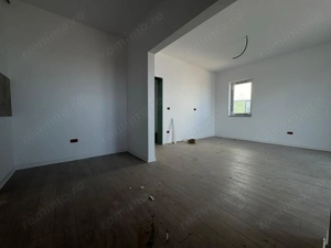 Decomandat cu bucatarie inchisa, aproape de transport in comun, la etajul 1. - imagine 4