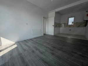 Disponibil imediat, la etajul 2. Langa transport in comun.