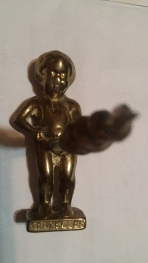Tirbuson alama bronz vintage baiat ce face pipi, replica statuie Bruxelles - imagine 2