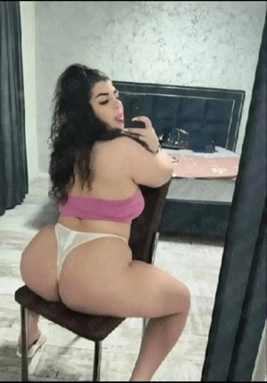 Bruneta focoasa servici totale doar deplasari