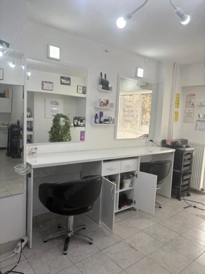 Vând masă de lucru pentru salon