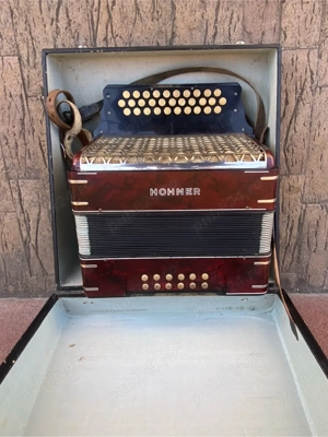 harmonica   acordeon cu butoane Hohner Club III B