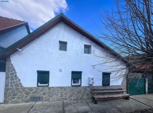  Casă Tradițională din Cărămidă Arsă – Gărâna, Județul Caraș-Severin