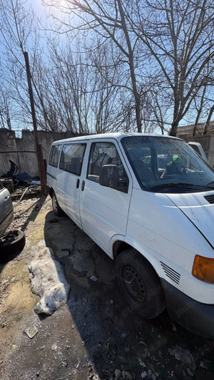 Vând Volkswagen T4 Transporter   2000   2.5 Diesel   102 CP   9 Locuri   Ideal pentru transport!