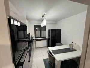 Proprietar inchiriez apartament 3 camere etaj1