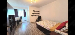 garsoniera dristor-metrou la scara blocului-modern