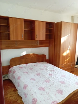 Închiriez apartament cu 2 camere semidecomandat în zona Podu Roșu 